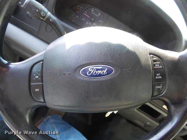 image for item DD1528 2005 Ford F450 Super Duty utility truck
