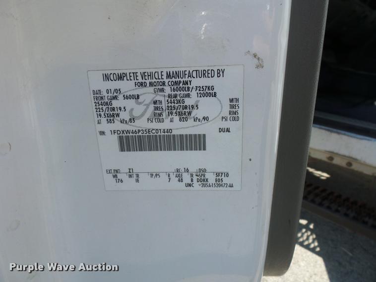 image for item DD1528 2005 Ford F450 Super Duty utility truck