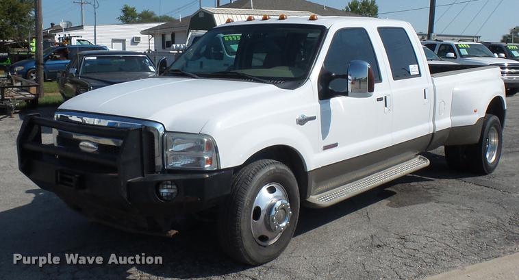 image for item DD1529 2005 Ford F350 King Ranch Crew Cab pickup truck