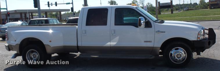 image for item DD1529 2005 Ford F350 King Ranch Crew Cab pickup truck