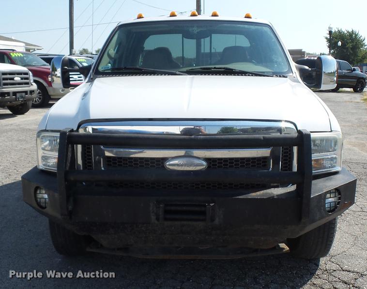 image for item DD1529 2005 Ford F350 King Ranch Crew Cab pickup truck