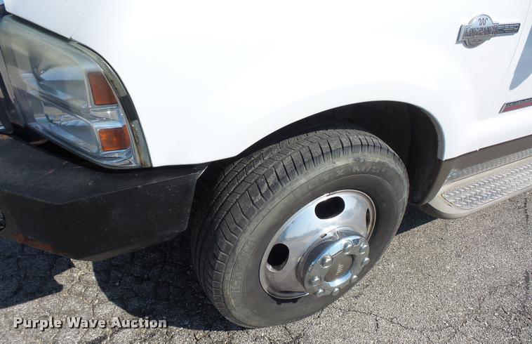 image for item DD1529 2005 Ford F350 King Ranch Crew Cab pickup truck