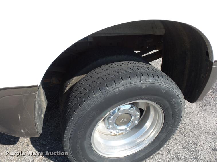 image for item DD1529 2005 Ford F350 King Ranch Crew Cab pickup truck