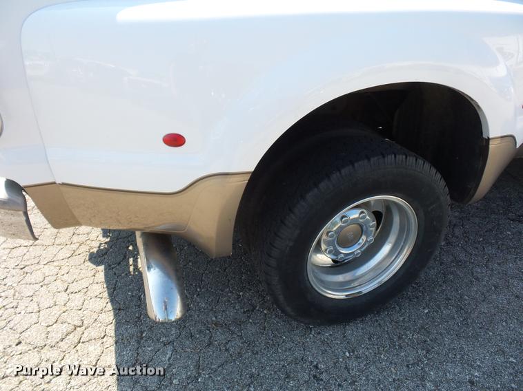 image for item DD1529 2005 Ford F350 King Ranch Crew Cab pickup truck