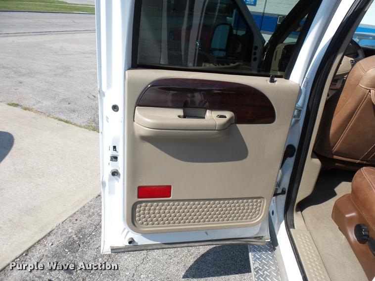 image for item DD1529 2005 Ford F350 King Ranch Crew Cab pickup truck