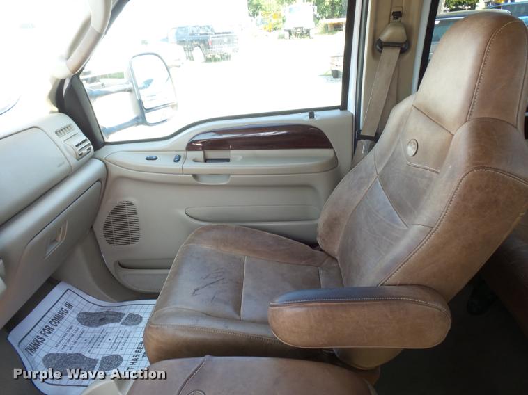 image for item DD1529 2005 Ford F350 King Ranch Crew Cab pickup truck