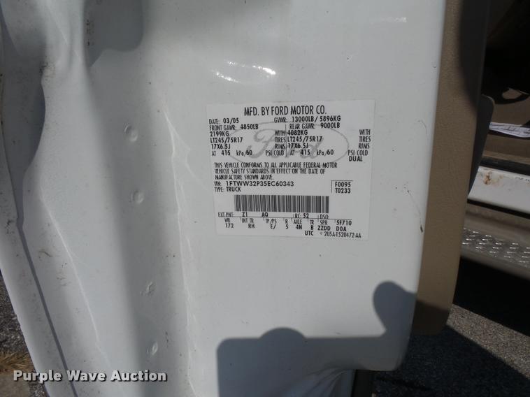 image for item DD1529 2005 Ford F350 King Ranch Crew Cab pickup truck