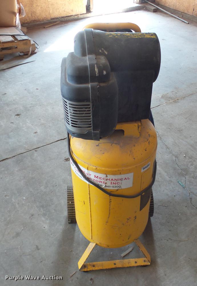 image for item DD2201 DeWalt air compressor