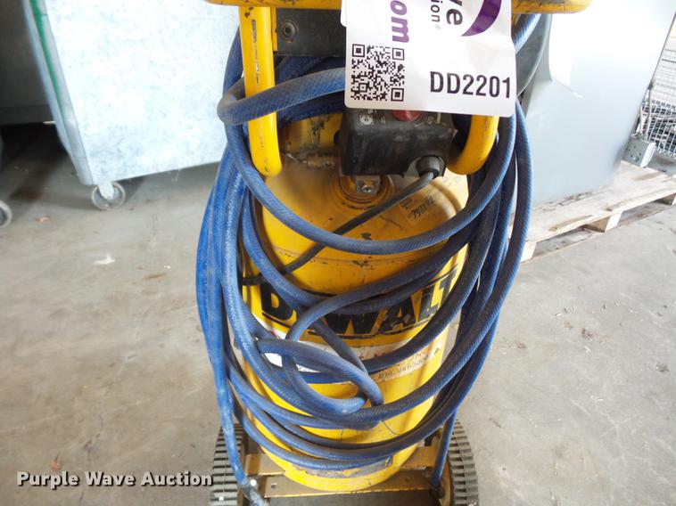 image for item DD2201 DeWalt air compressor