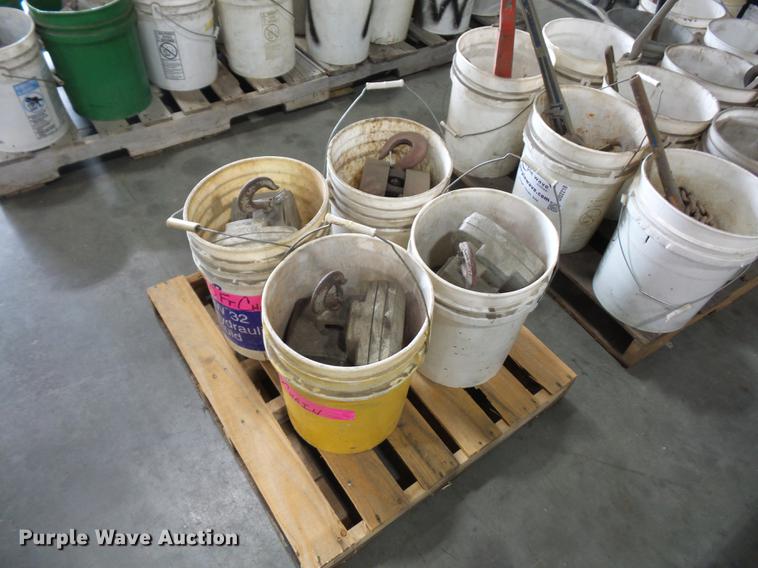 image for item DD2219 (4) chain hoists