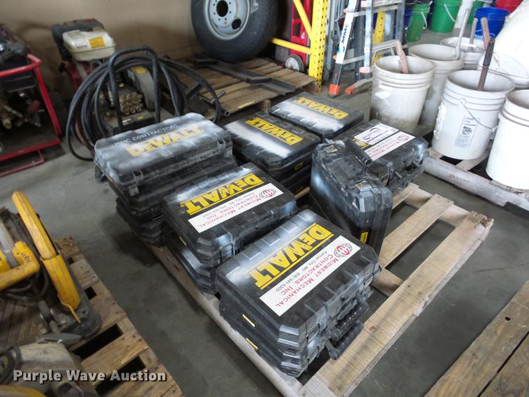 image for item DD2222 (14) DeWalt hammer drills