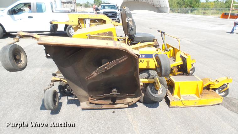 image for item DE9729 Hustler 4600 lawn mower