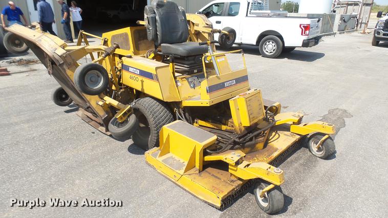image for item DE9729 Hustler 4600 lawn mower
