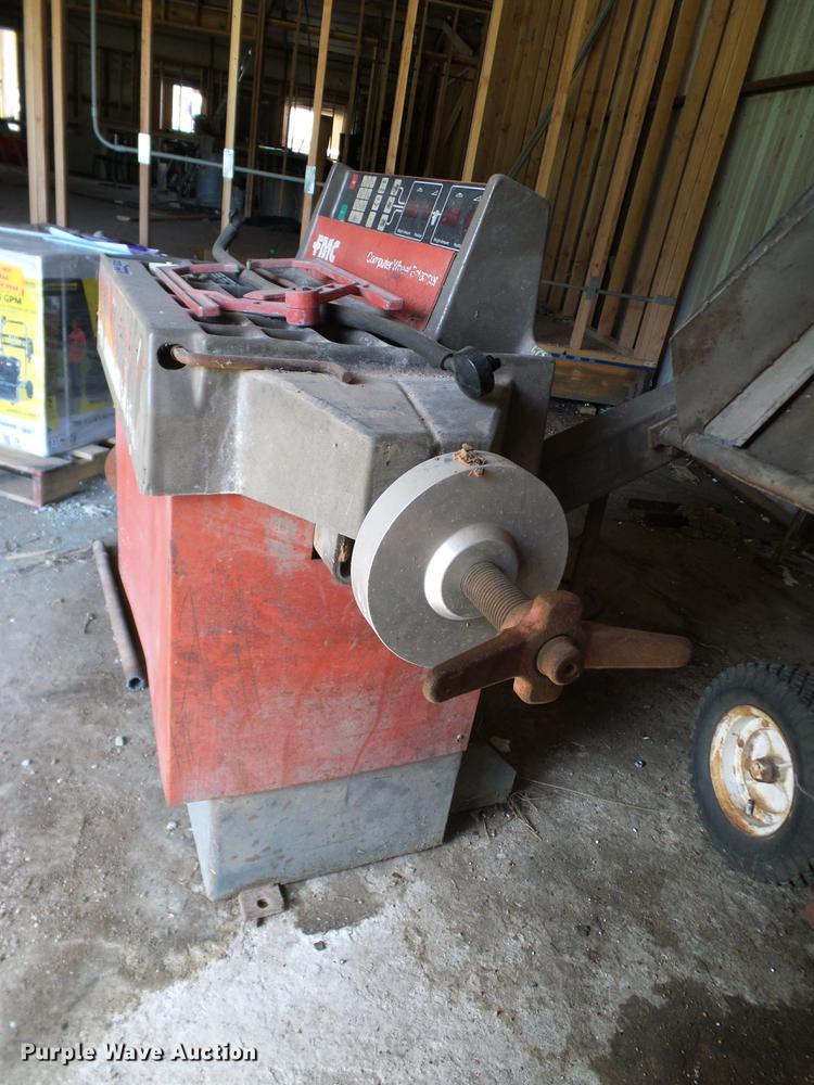 image for item DG9992 FMC 5800-1 wheel balancer