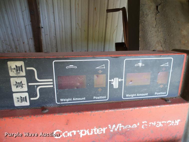 image for item DG9992 FMC 5800-1 wheel balancer