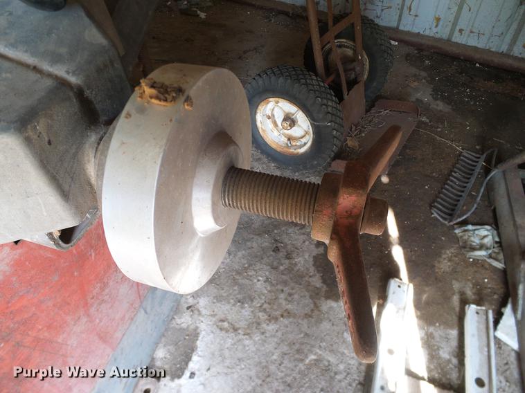 image for item DG9992 FMC 5800-1 wheel balancer