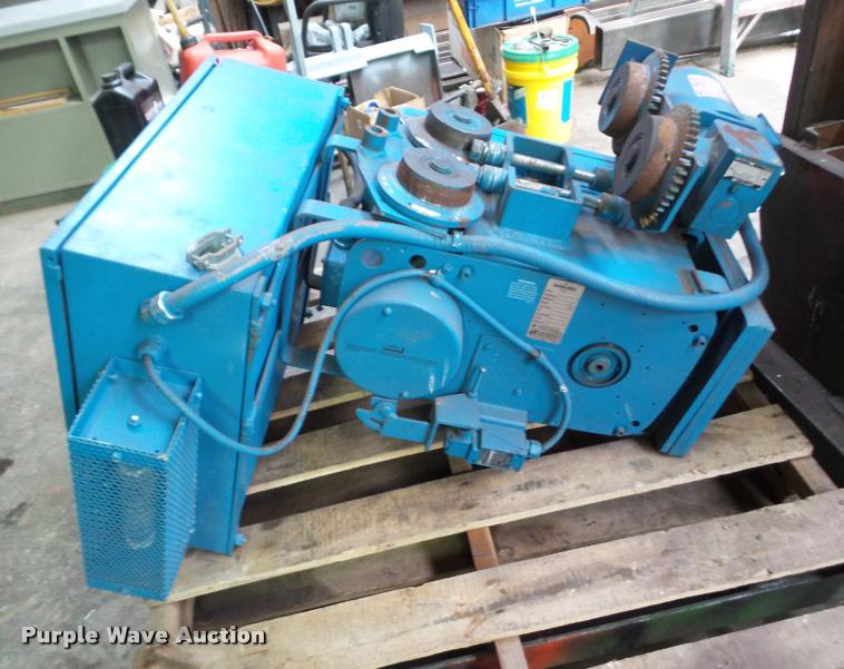 image for item DH9436 2002 Lift Tech Shaw box hoist