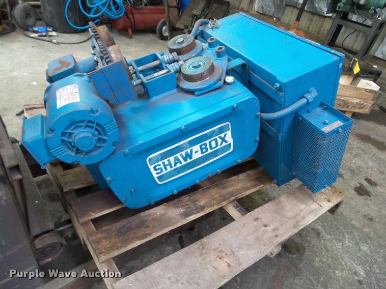 image for item DH9436 2002 Lift Tech Shaw box hoist