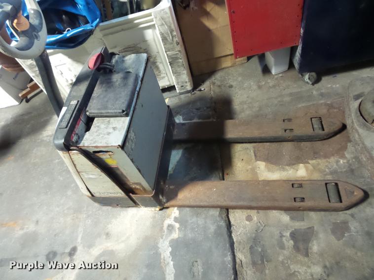 image for item DP9199 WF pallet jack