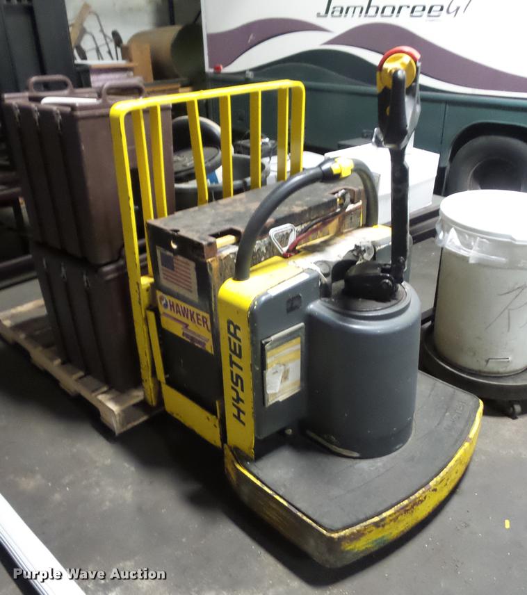 image for item DP9200 Hyster pallet jack