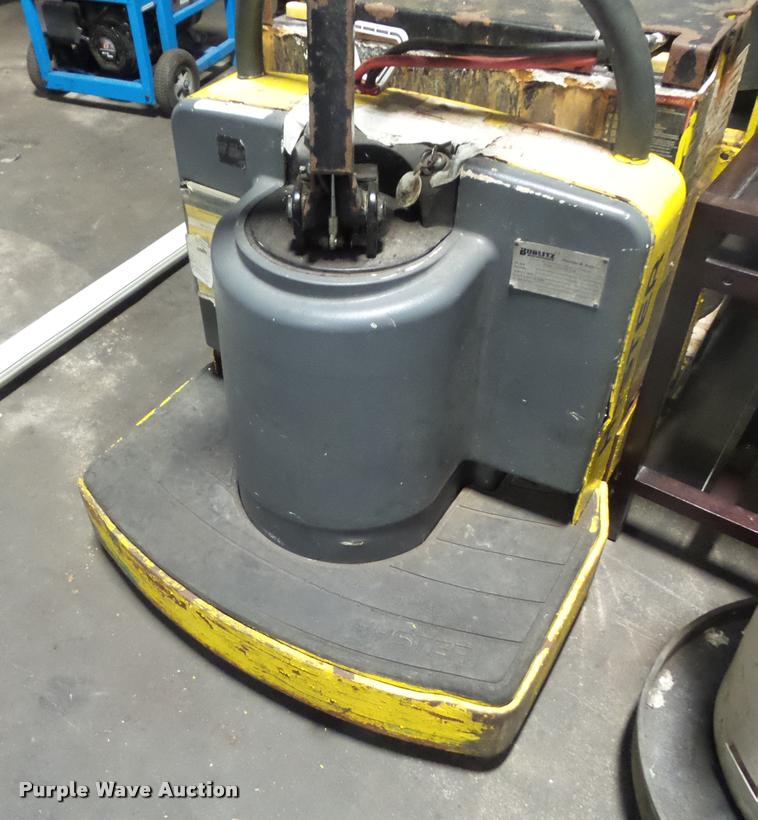 image for item DP9200 Hyster pallet jack