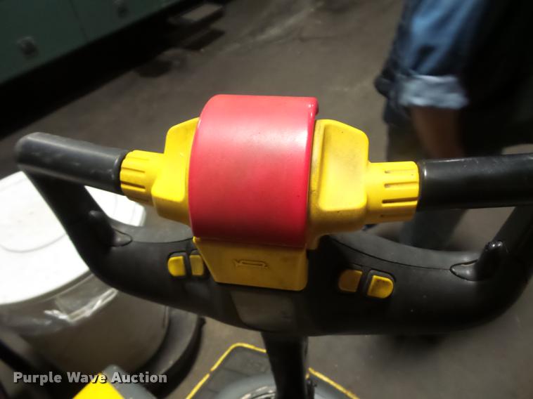 image for item DP9200 Hyster pallet jack