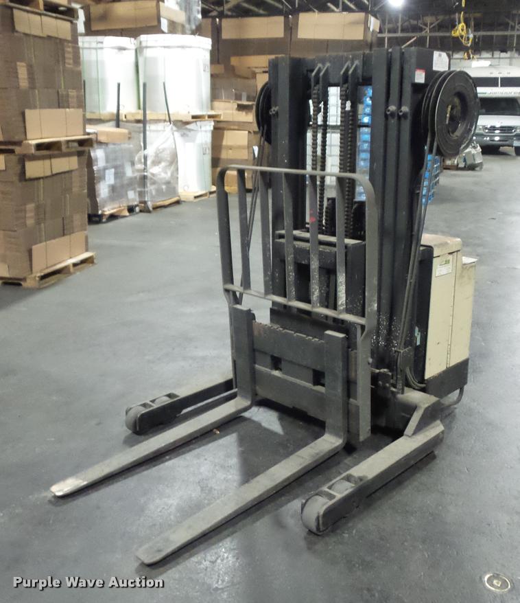 image for item DP9201 Crown forklift