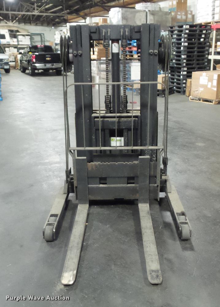 image for item DP9201 Crown forklift