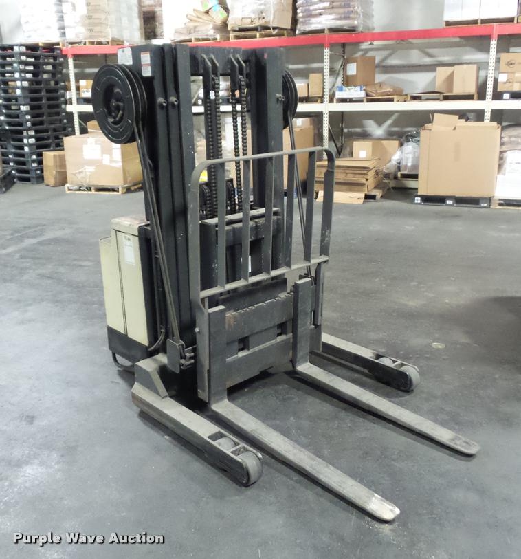 image for item DP9201 Crown forklift