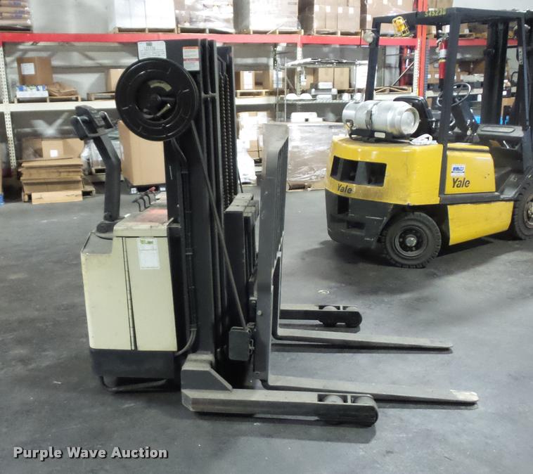 image for item DP9201 Crown forklift