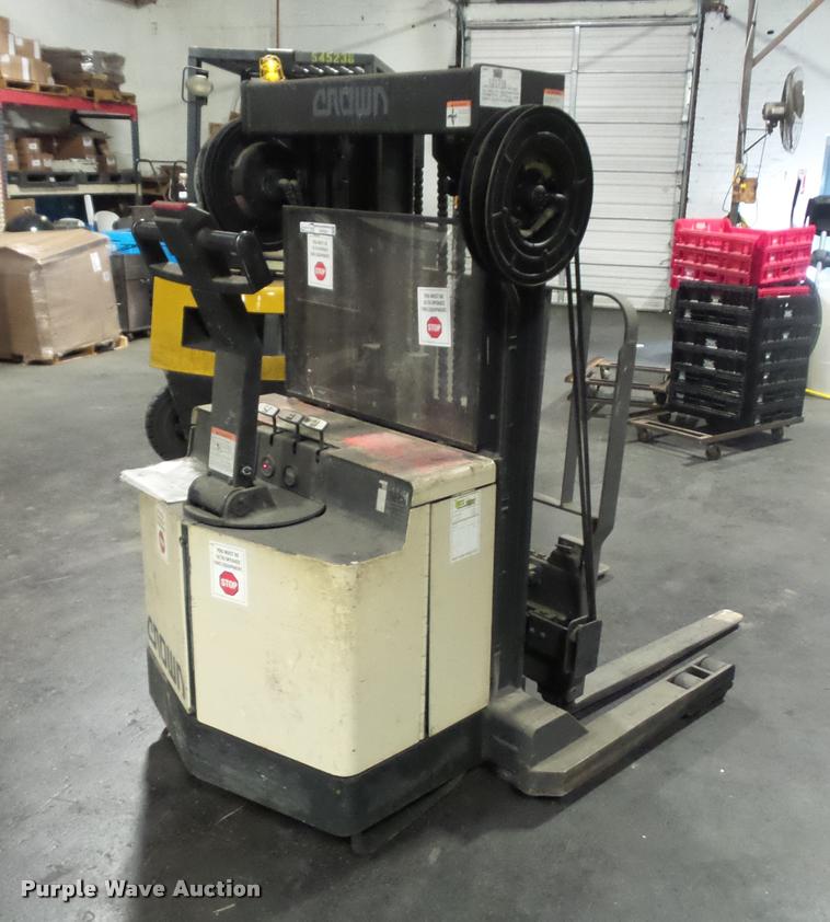 image for item DP9201 Crown forklift