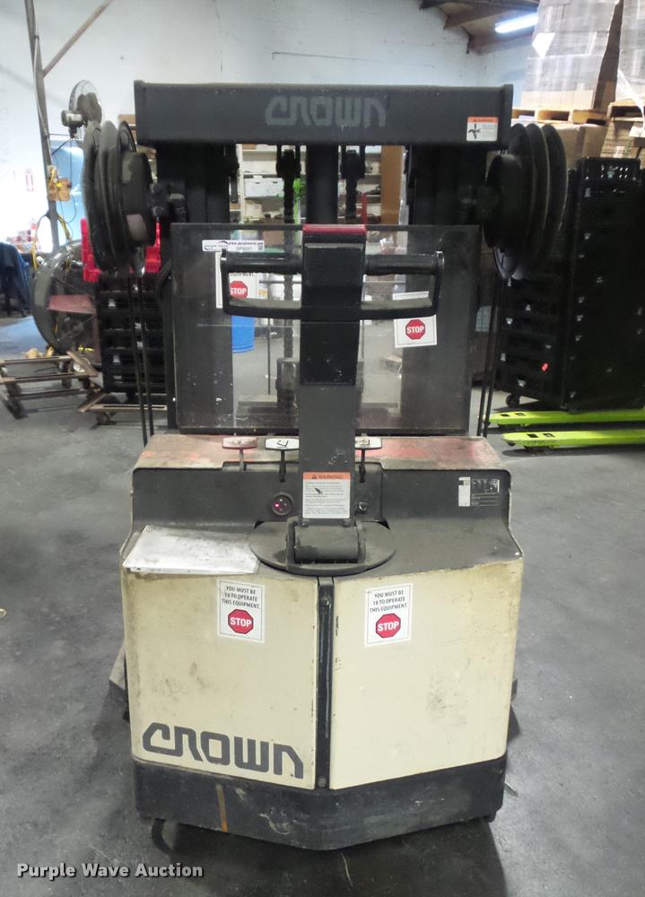 image for item DP9201 Crown forklift