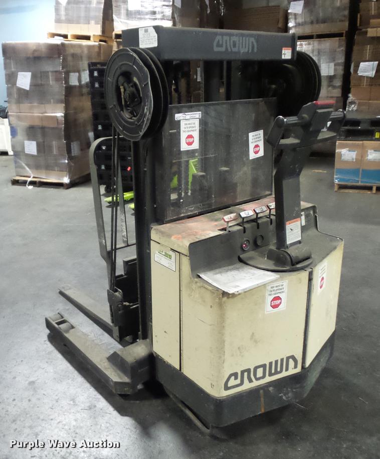 image for item DP9201 Crown forklift