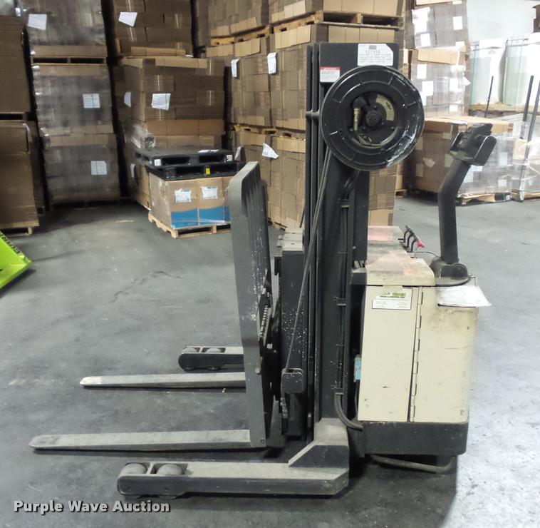 image for item DP9201 Crown forklift