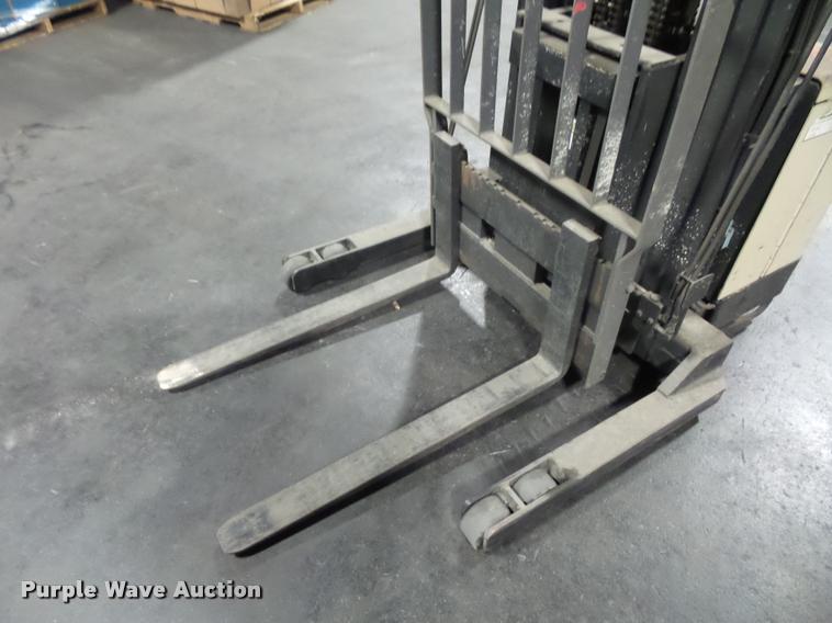 image for item DP9201 Crown forklift