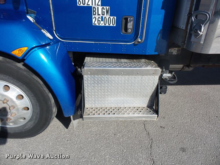 image for item DP9202 2009 Kenworth T3 refrigerated box truck