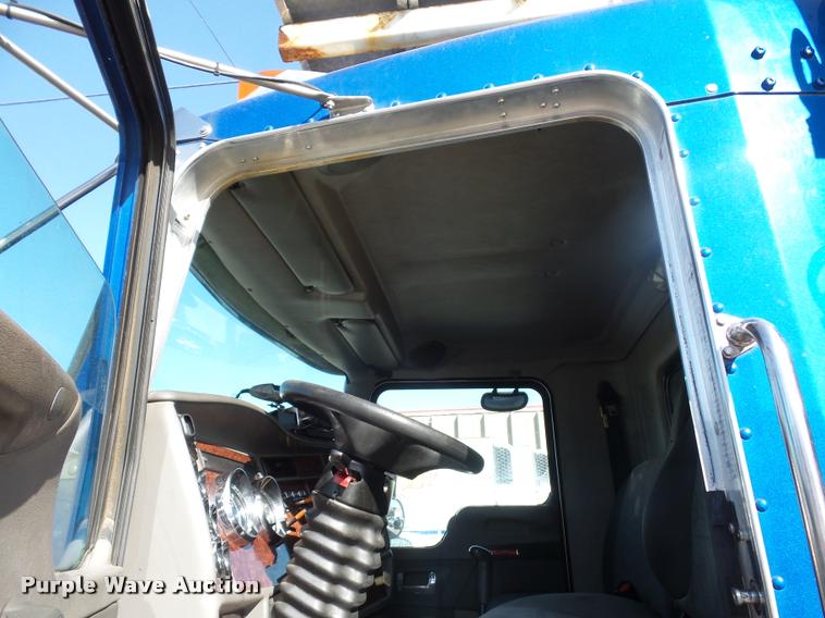 image for item DP9202 2009 Kenworth T3 refrigerated box truck