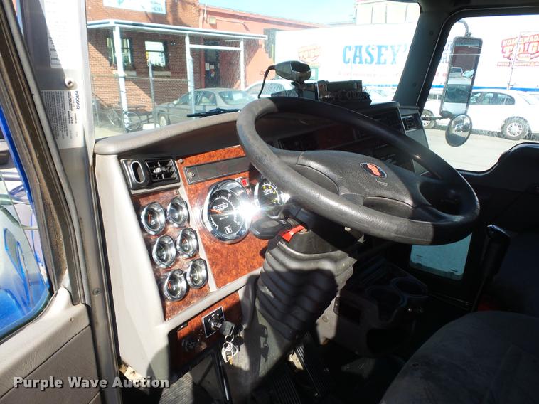 image for item DP9202 2009 Kenworth T3 refrigerated box truck