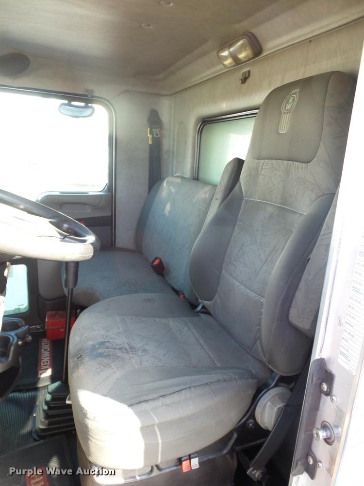 image for item DP9202 2009 Kenworth T3 refrigerated box truck