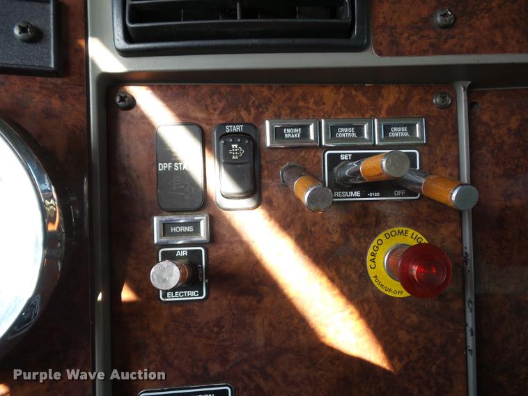 image for item DP9202 2009 Kenworth T3 refrigerated box truck