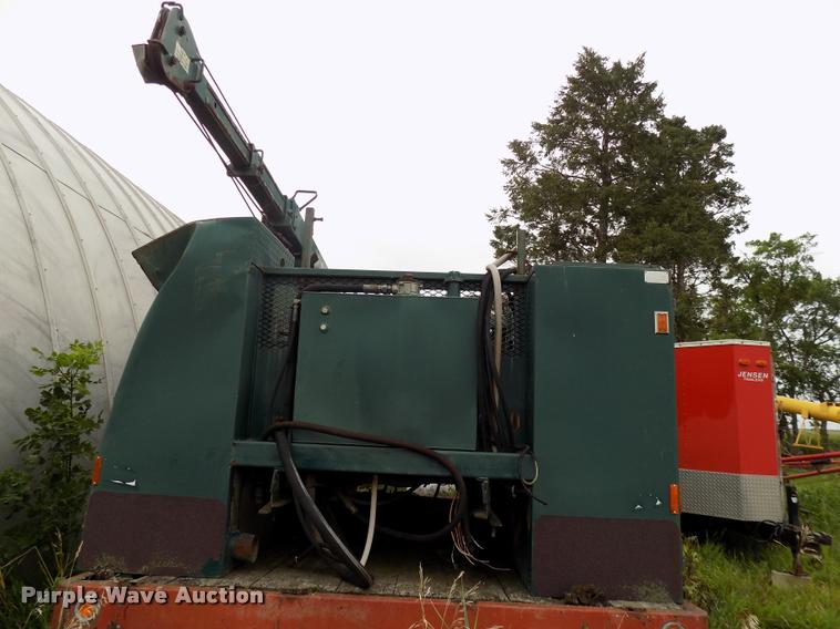 image for item DP9953 Maintainer utility bed with crane