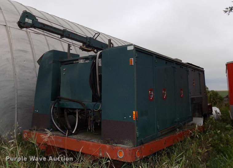 image for item DP9953 Maintainer utility bed with crane