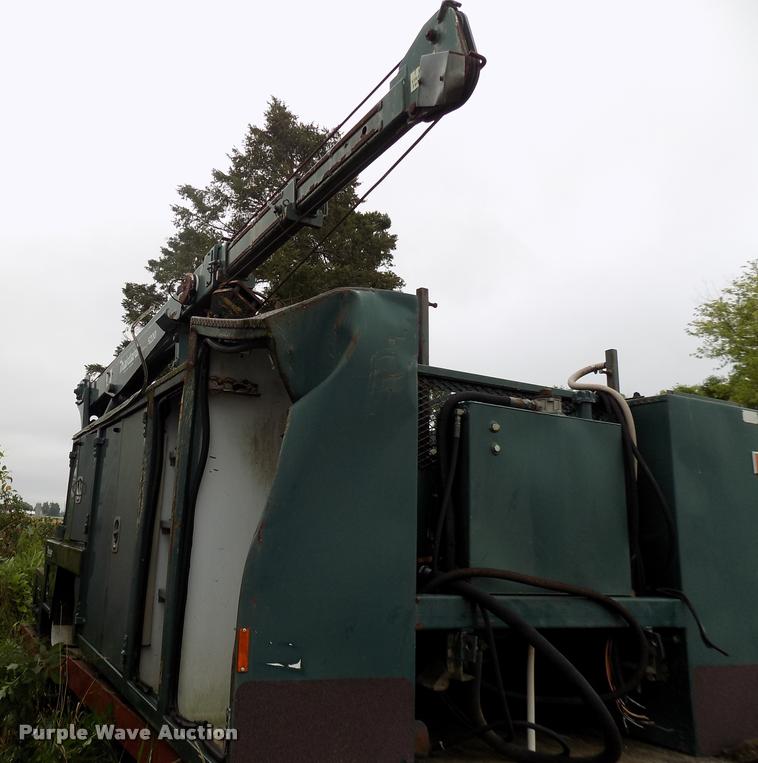 image for item DP9953 Maintainer utility bed with crane