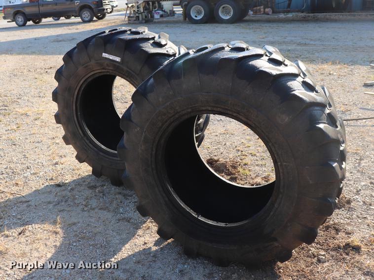 image for item DQ9250 (2) 19.5L-24 tires