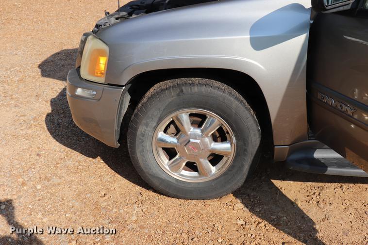 image for item DQ9260 2002 GMC Envoy