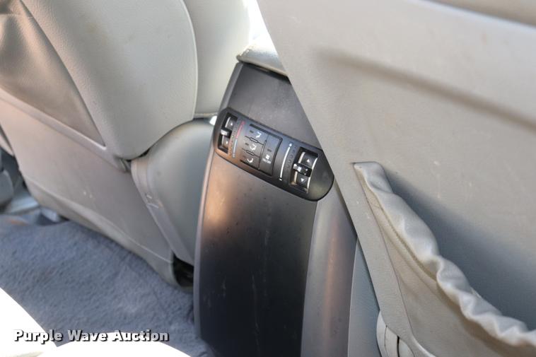 image for item DQ9261 2008 Kia Borrego SUV