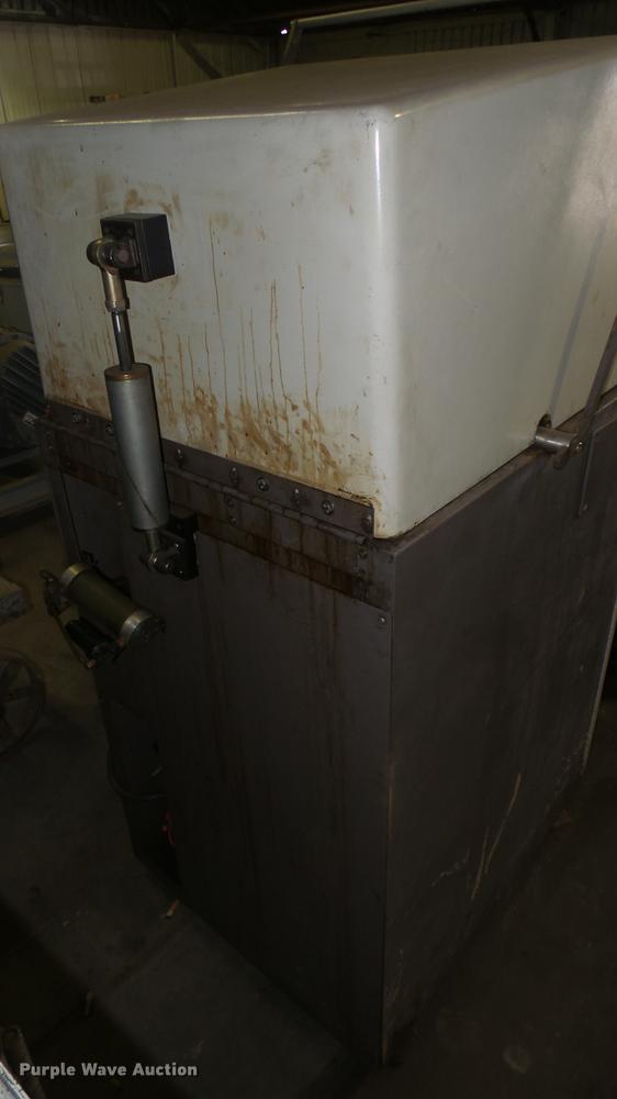 image for item EB9260 Leco CM-24A cut-off machine