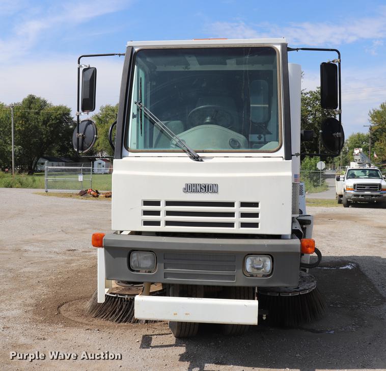 image for item ED9515 2002 Johnston 3000 street sweeper