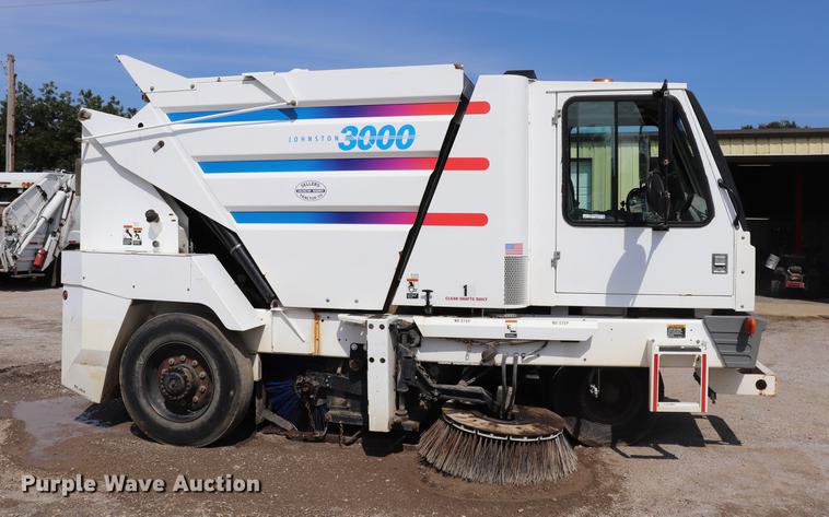 image for item ED9515 2002 Johnston 3000 street sweeper