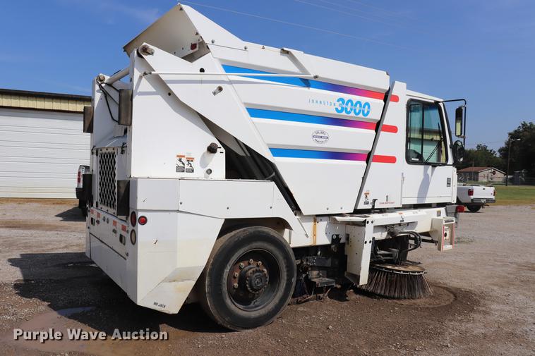 image for item ED9515 2002 Johnston 3000 street sweeper